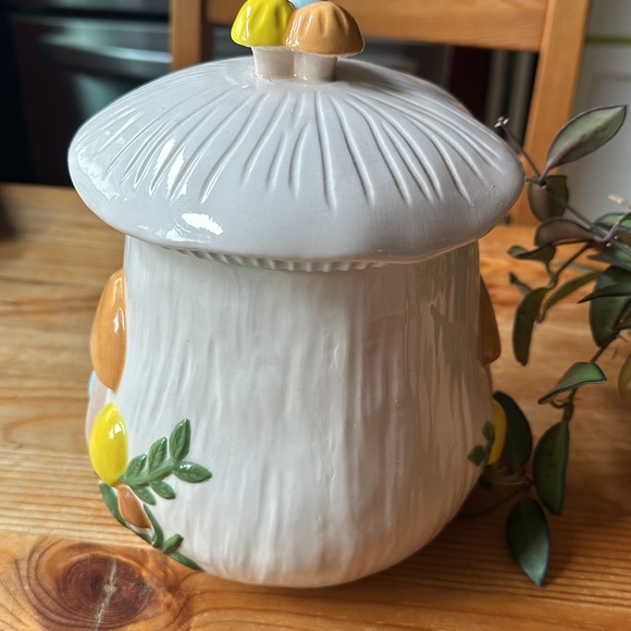 Vintage Mushroom Ceramic Canister - Picture 7 of 12